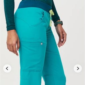 GENTLY USED TEAL FIGS KADE CARGO SCRUB PANT XS